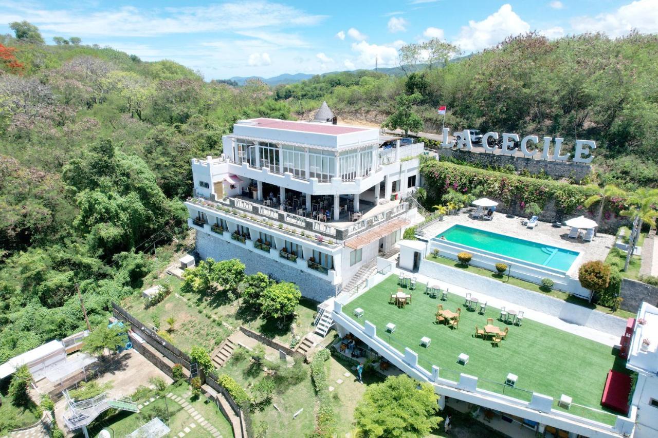 La Cecile Hotel & Cafe Komodo Labuan Bajo Exteriör bild