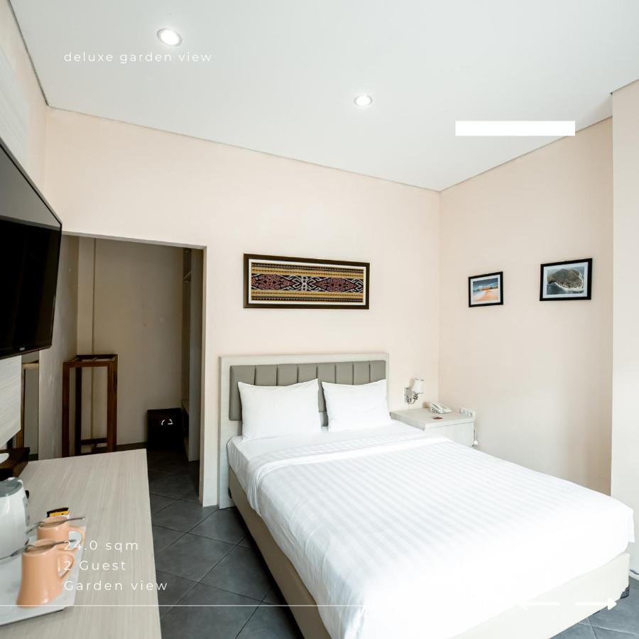 La Cecile Hotel & Cafe Komodo Labuan Bajo Exteriör bild